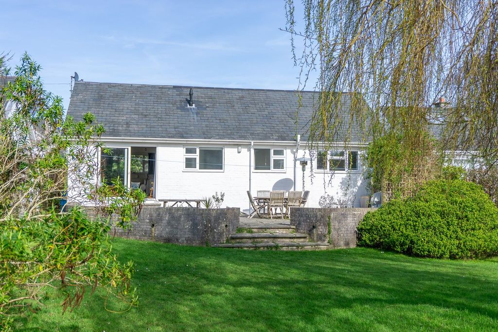 Property photo 2 of 25