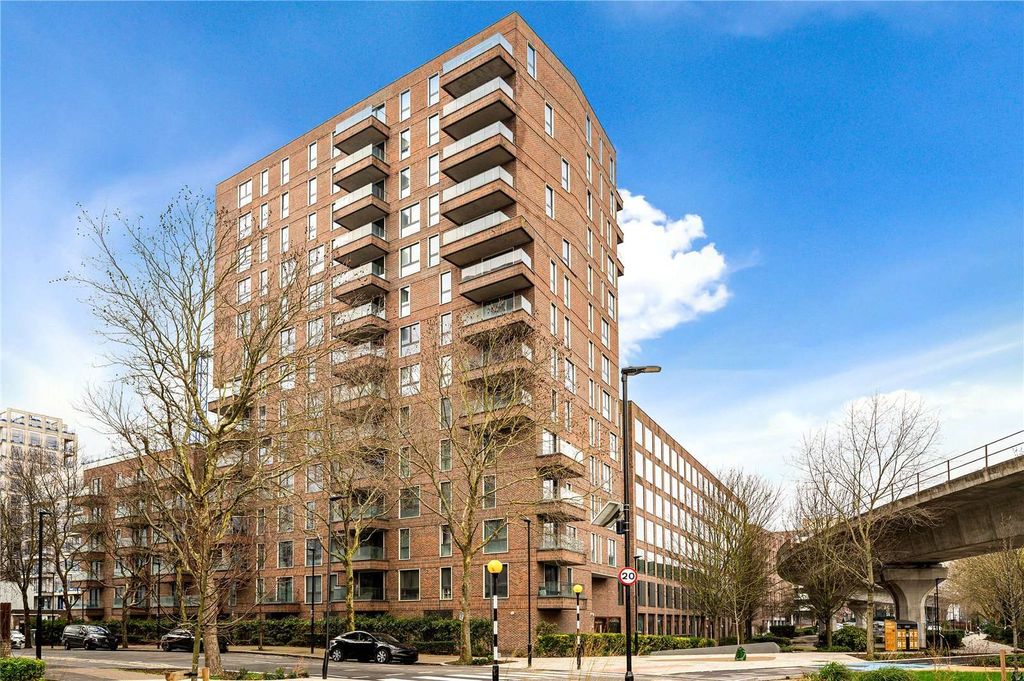 Property photo 1 of 2