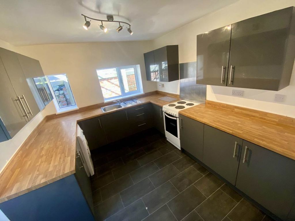 Property photo 1 of 14 Bc92A326-3892-4B68-9359-3F9dc61A4B8c