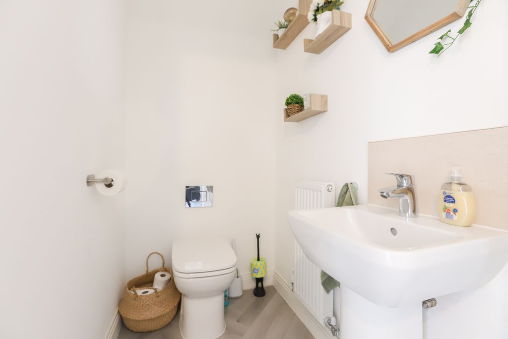 Property photo 3 of 23 Ground Floor WC