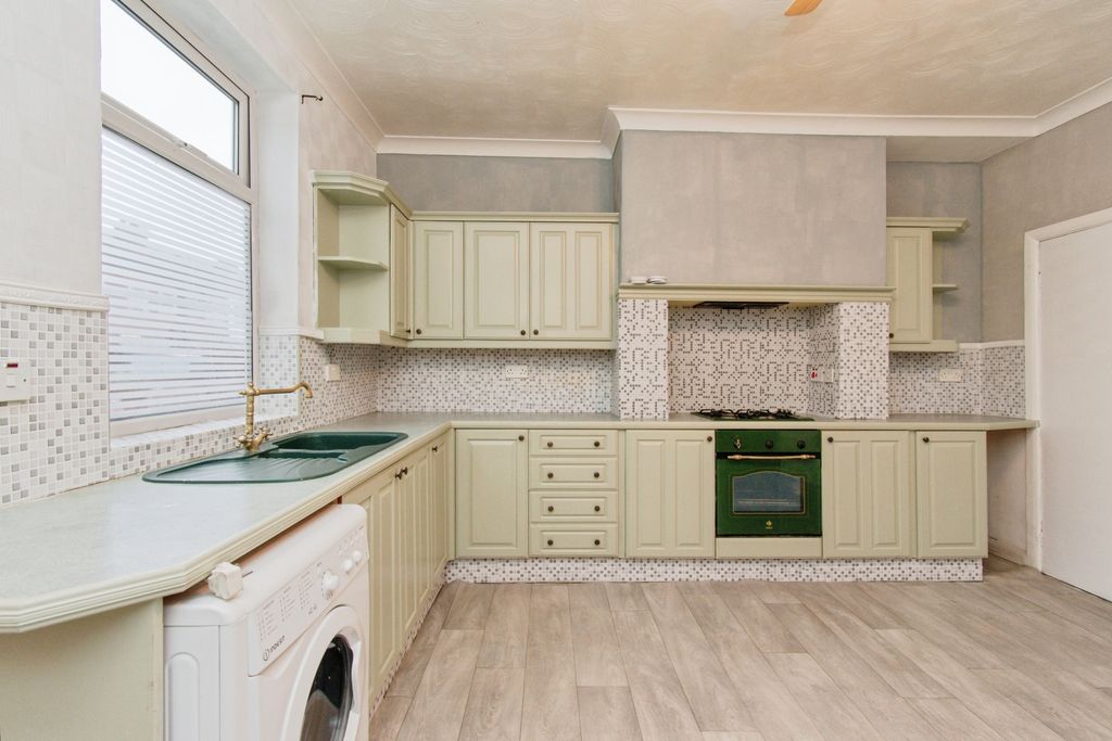 Property photo 3 of 15 Kitchen/Dining Room