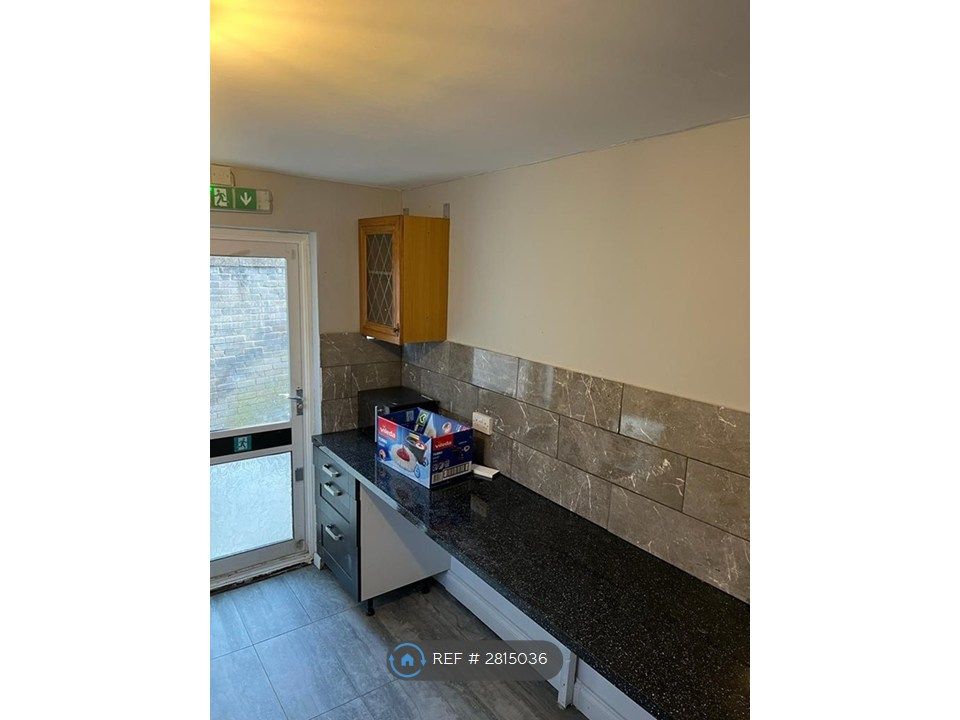 Property photo 2 of 17 Kitchen