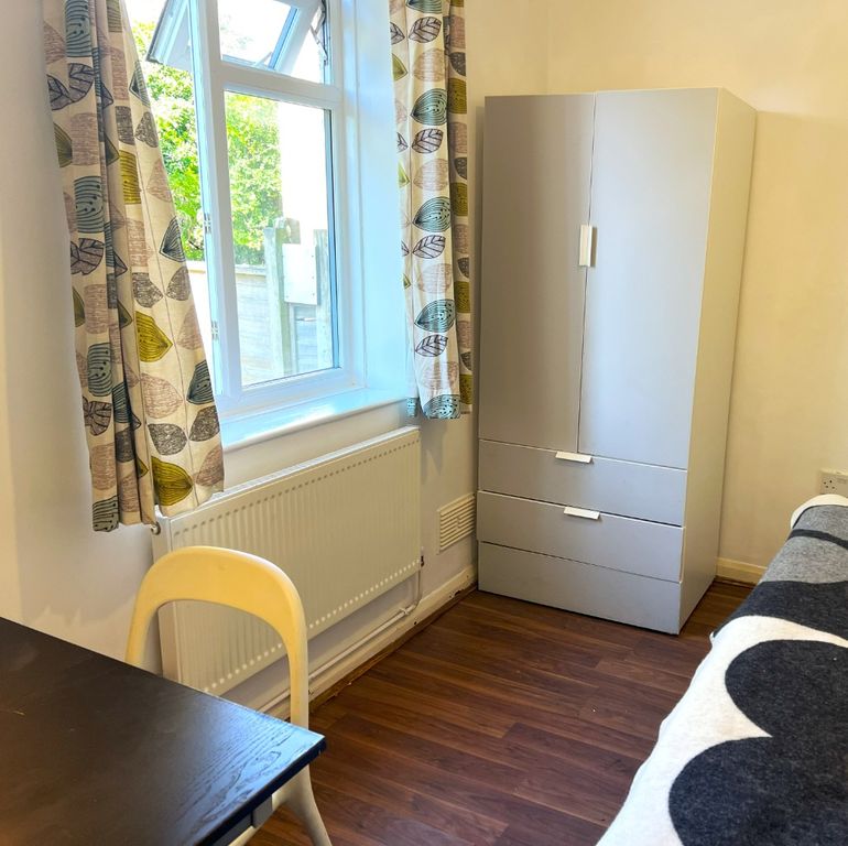 Additional image 6 of 5 bed semi-detached house to rentColbourne Avenue, Brighton BN2