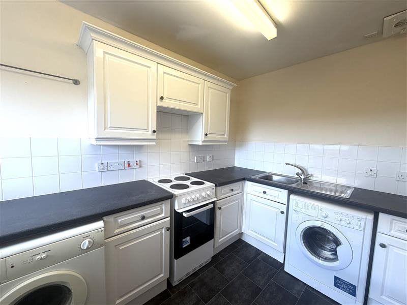 Property photo 3 of 7 Kitchen 1