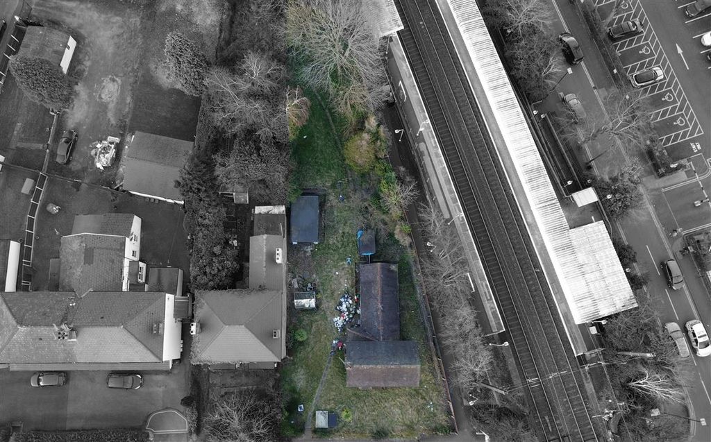 Property photo 2 of 9 Approach