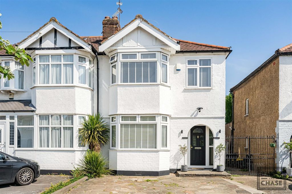 Property photo 1 of 30 Front Garden