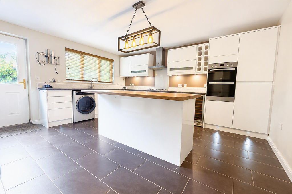 Property photo 2 of 14 Kitchen