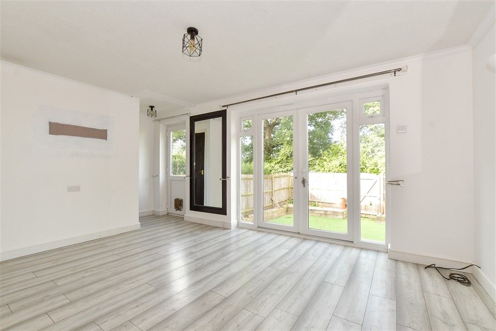 Property photo 3 of 18 Lounge