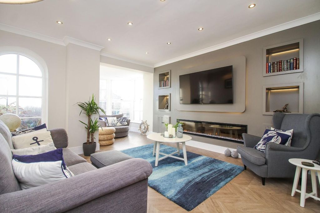 Property photo 2 of 29 9
