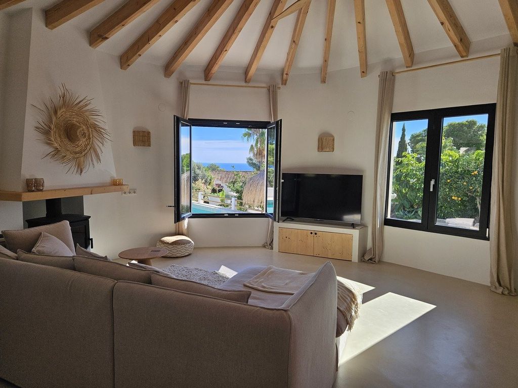 Property photo 3 of 27