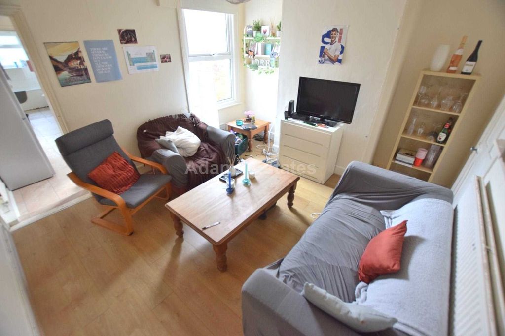 Property photo 2 of 8