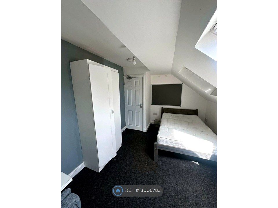 Property photo 2 of 5 Bedrom