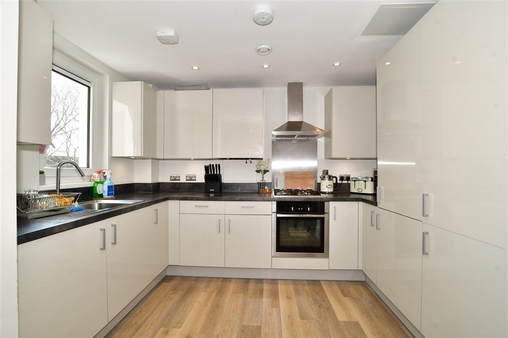 Property photo 3 of 8 Kitchen