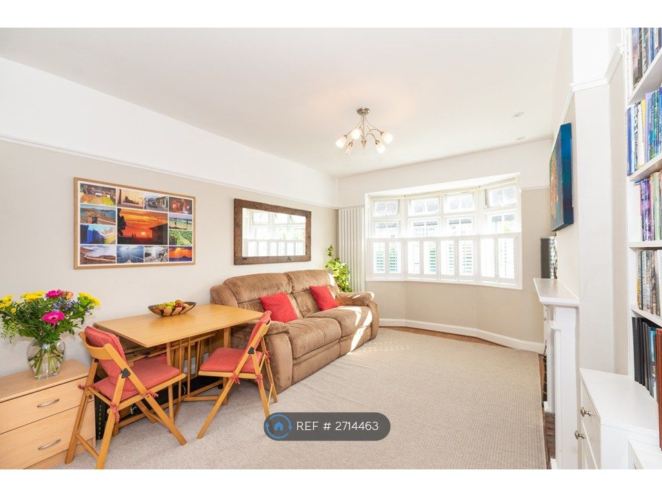 Property photo 3 of 19 Lounge