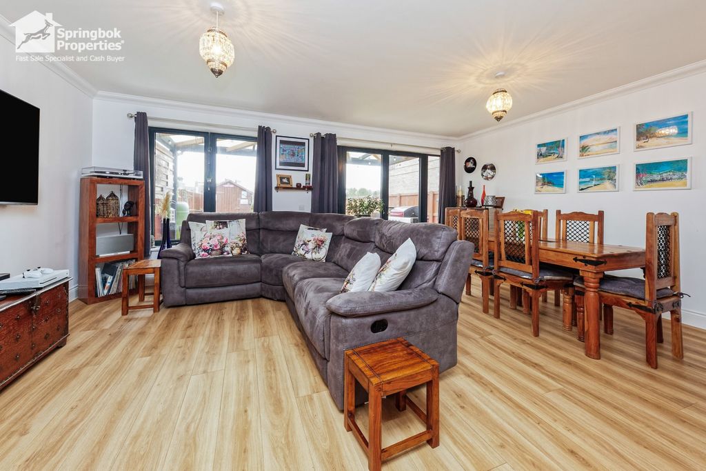 Property photo 3 of 19 Image 2