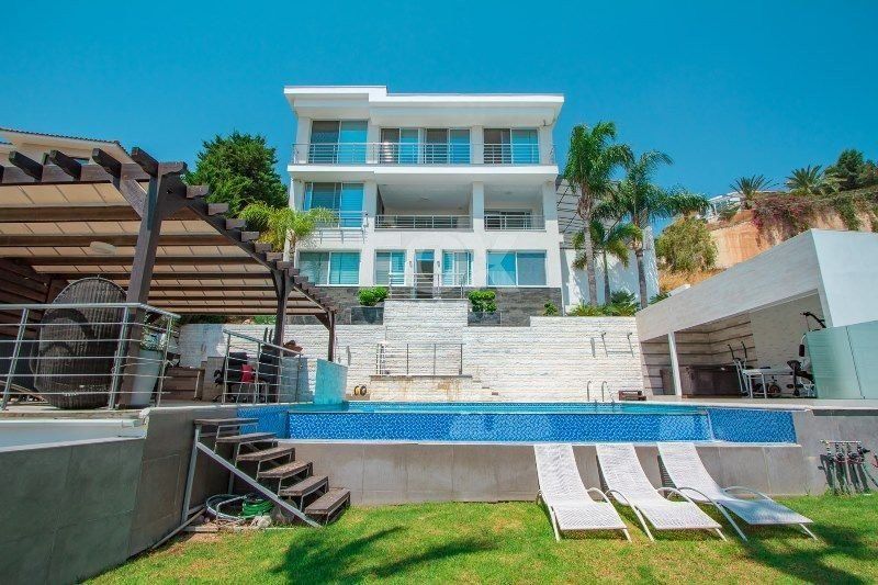 Property photo 1 of 30 Stunning Villa With Five Bedrooms For Sale In Agios Tychon