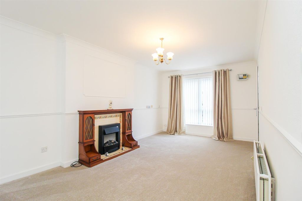 Property photo 3 of 9 Lounge