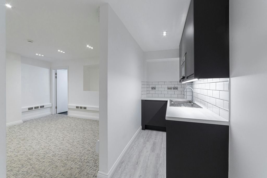 Property photo 2 of 20 Kitchen.Jpg