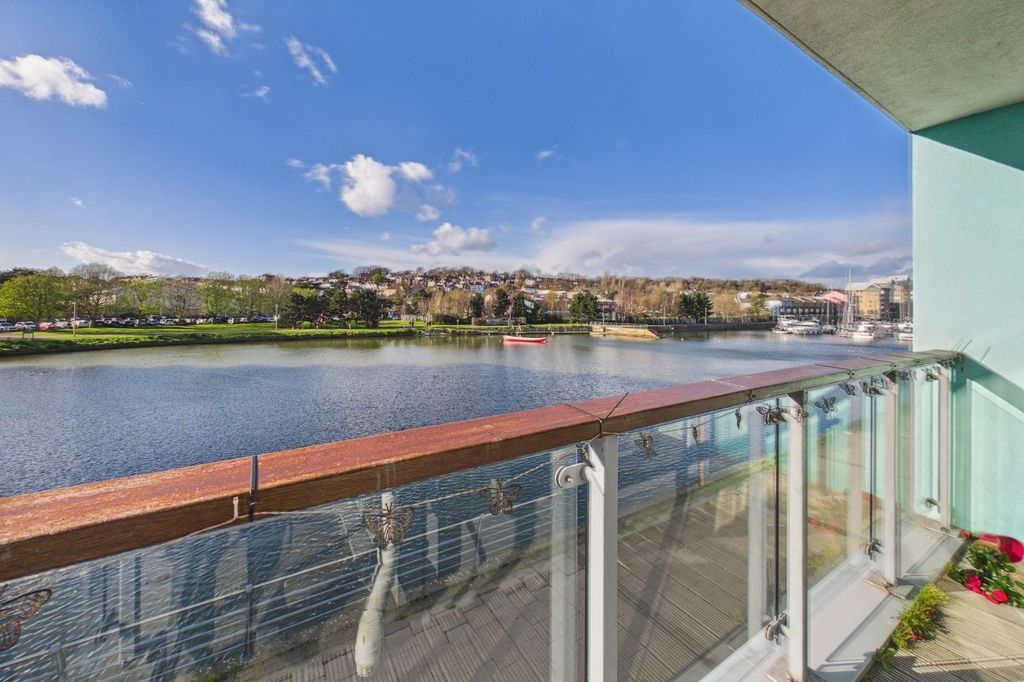 Property photo 1 of 12 Balcony