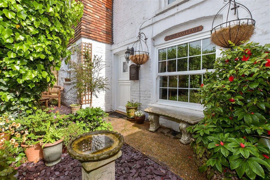 Property photo 2 of 12 Front Garden