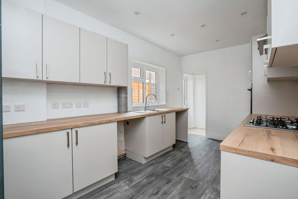 Property photo 3 of 17 Photo