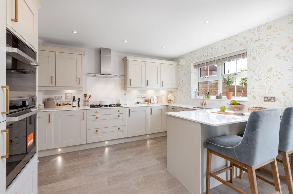 Property photo 2 of 16 Kitchen