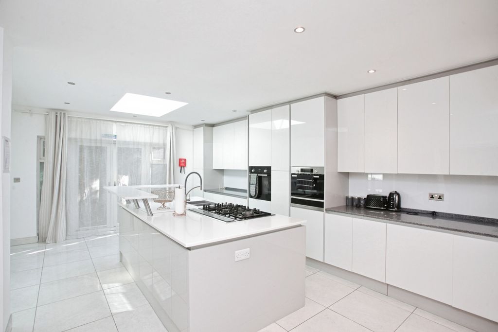 Property photo 3 of 26 Pbox-Img.Jpg