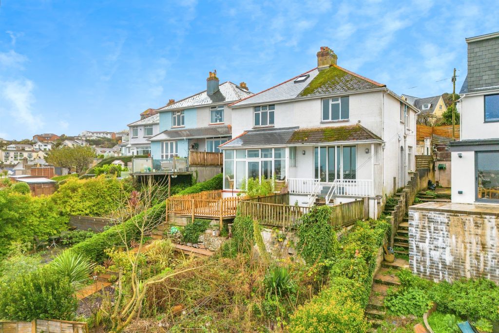 Property photo 2 of 23