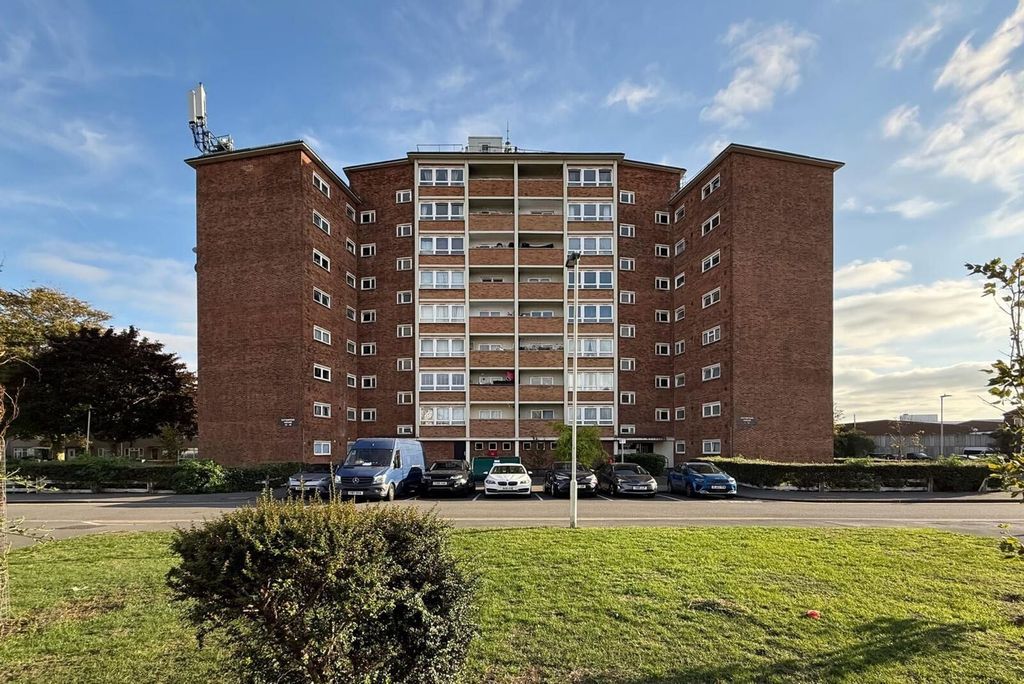 Property photo 2 of 10