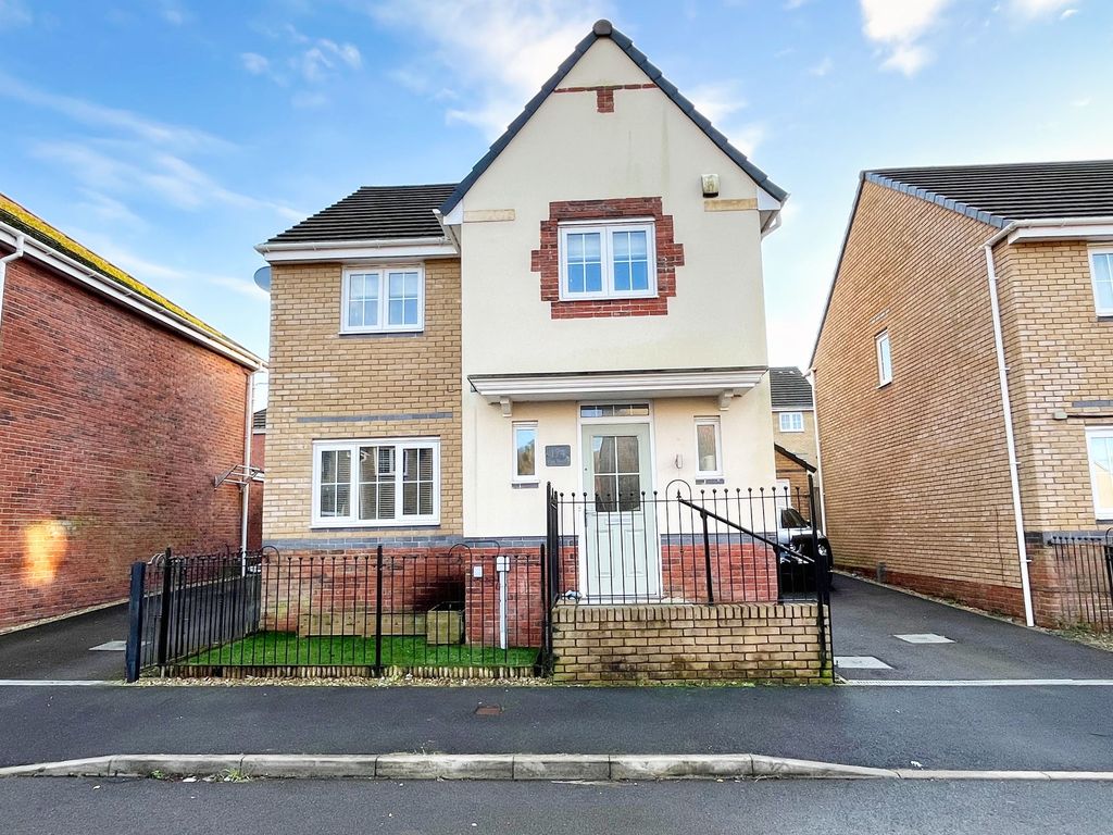 Property photo 1 of 36
