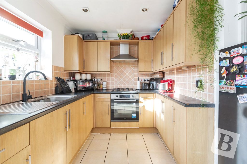 Property photo 3 of 15 Kitchen