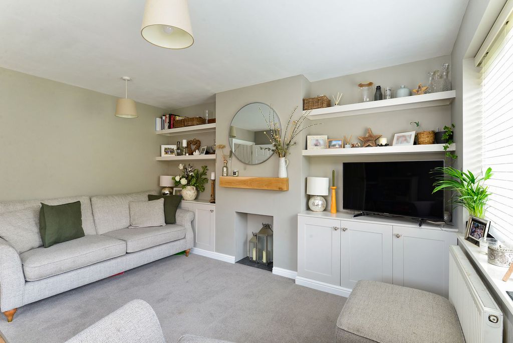 Property photo 2 of 10 Sitting Room