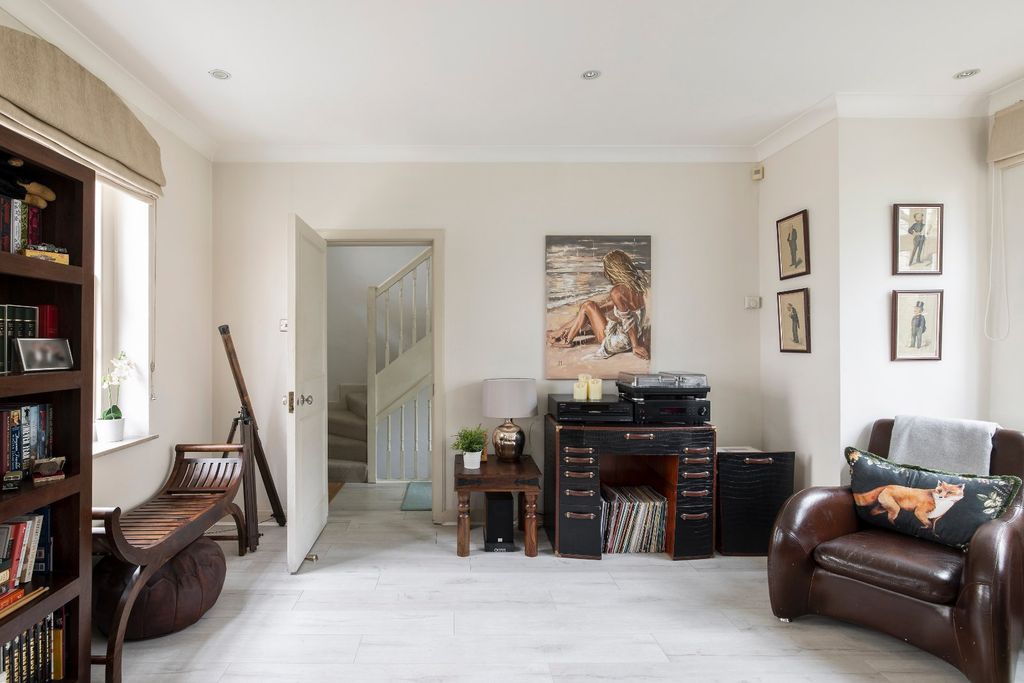 Property photo 3 of 17 Ground Floor