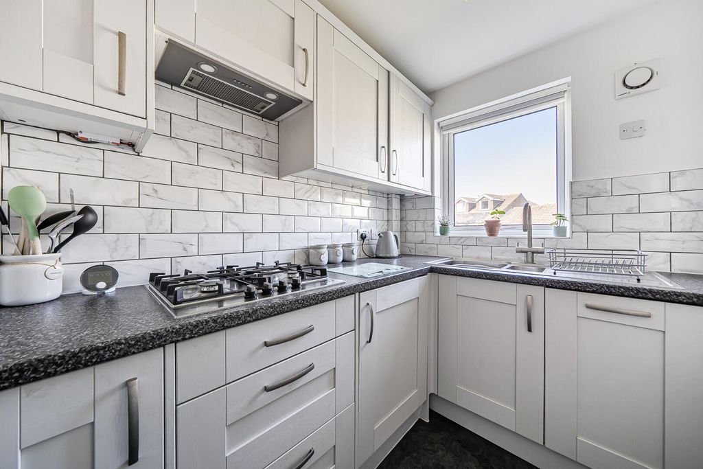 Property photo 3 of 17 Kitchen
