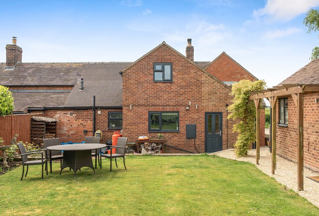 Property photo 2 of 18 1453723-15-69Fb81...