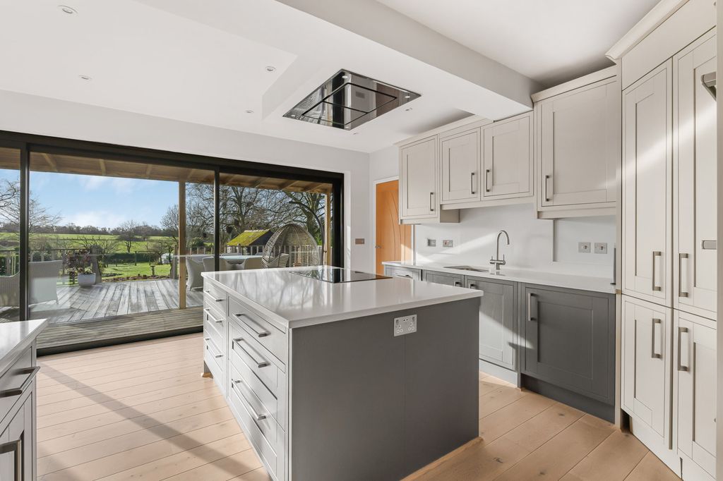 Property photo 3 of 27 32_73365.Jpg