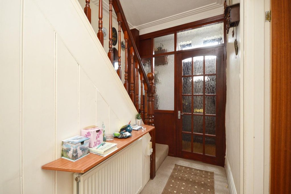 Property photo 2 of 16 Hallway