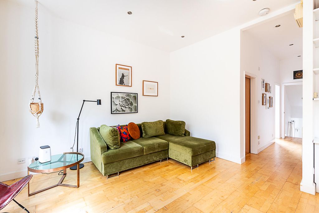 Property photo 3 of 18 Gosi - Flat 2, 35 Monnery Rd, N19 5Sa-3.Jpg