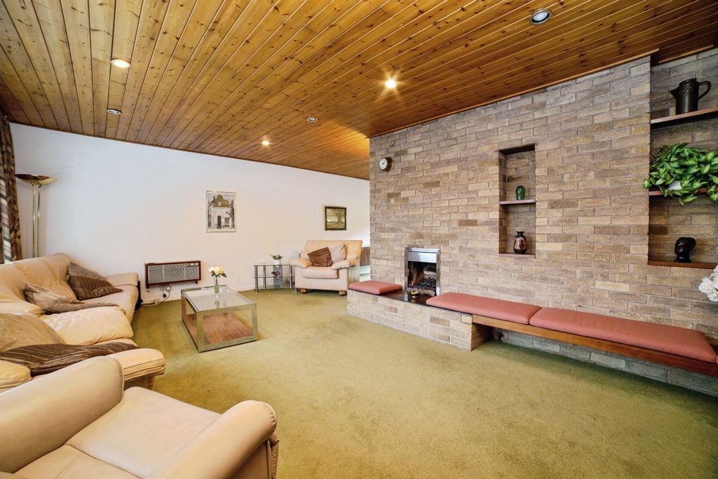 Property photo 2 of 20 Lounge