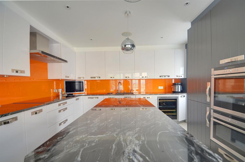 Property photo 3 of 16 Kitchen