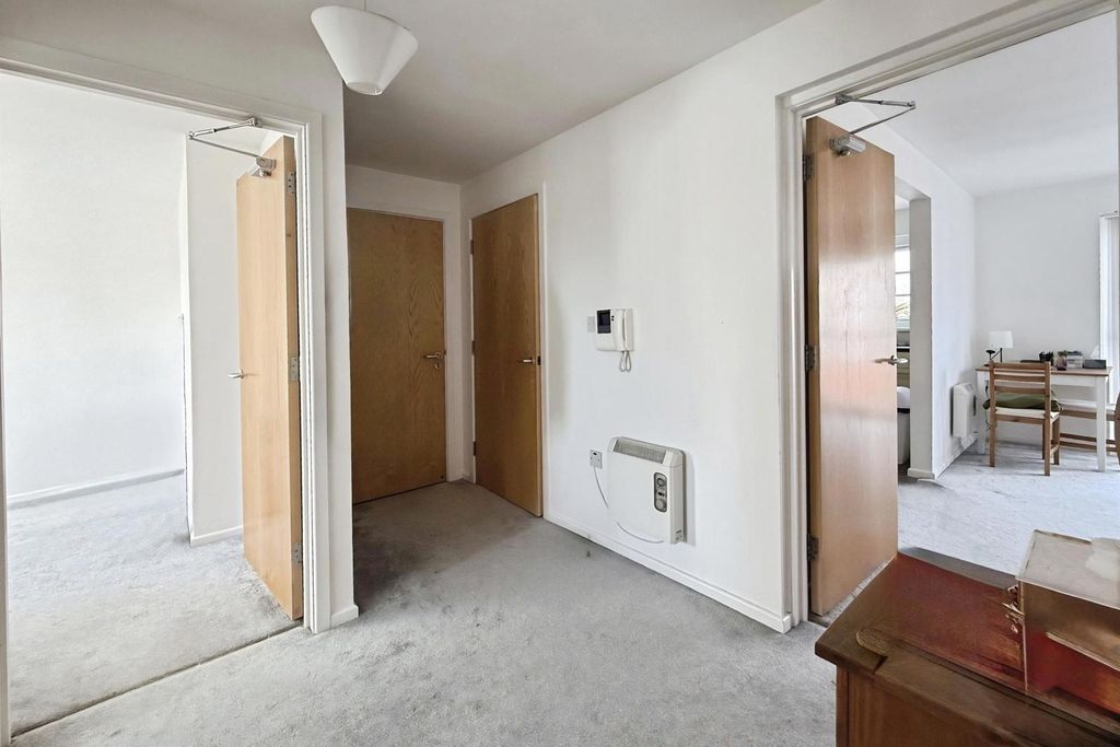 Property photo 2 of 9 Entrance Hall