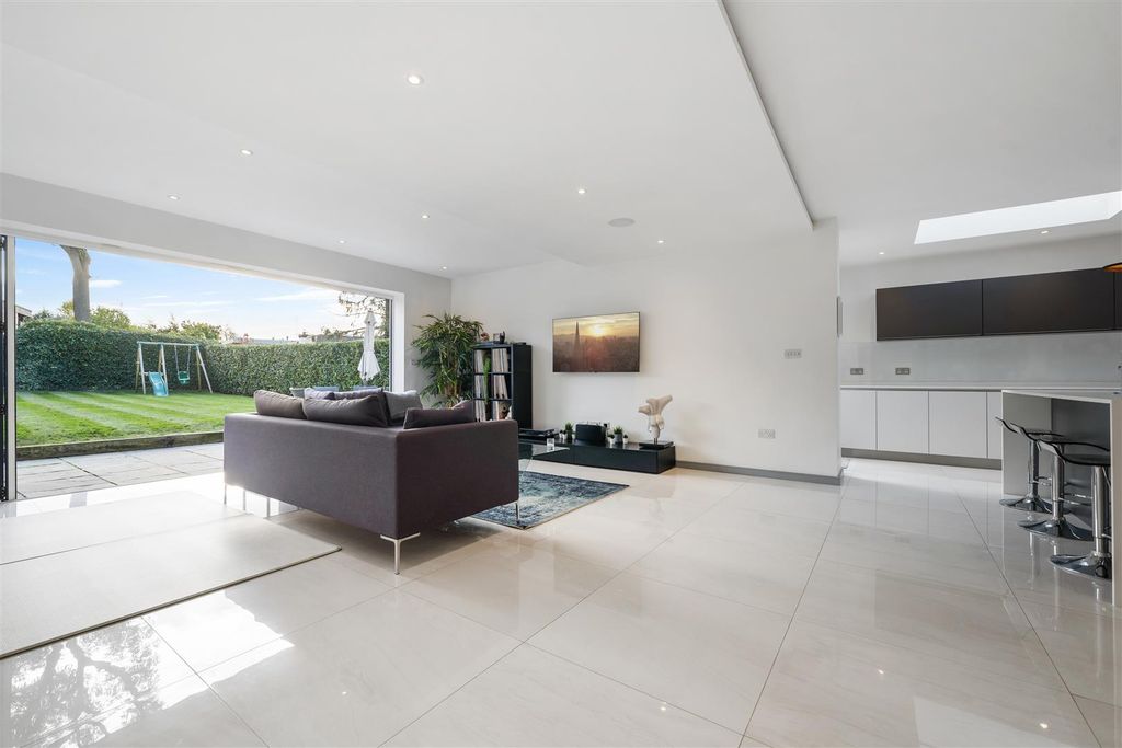 Property photo 3 of 19 c.Jpg