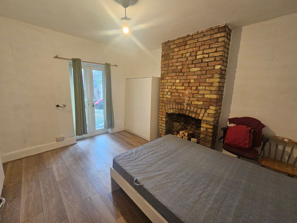 Property photo 1 of 4