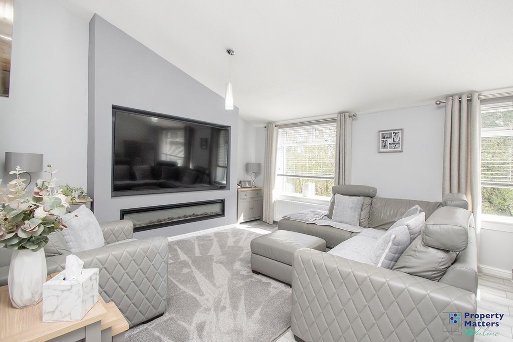 Property photo 3 of 25 Lounge