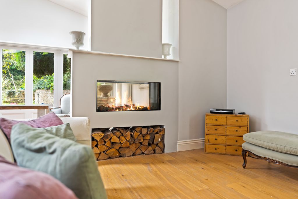 Property photo 2 of 7 Photo