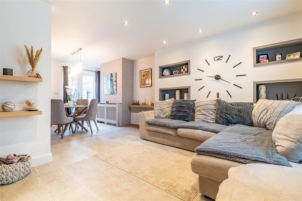 Property photo 2 of 17 Lounge/Dining Room