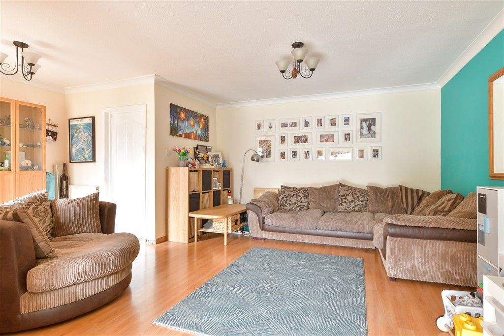 Property photo 2 of 11 Lounge