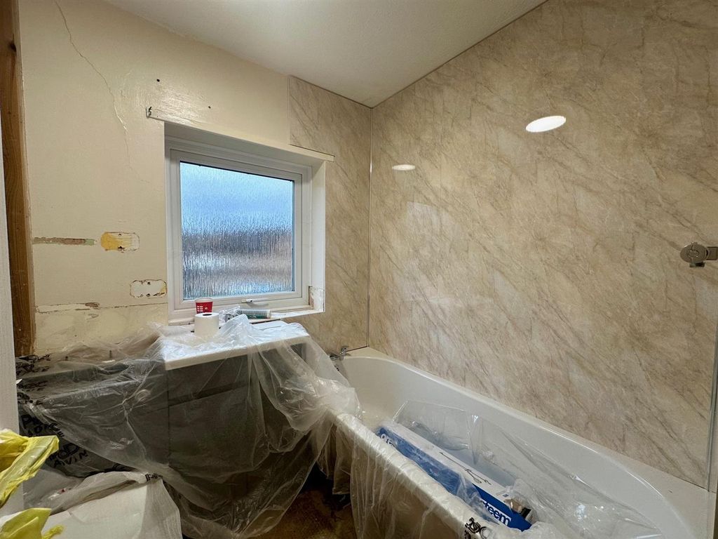 Property photo 3 of 8 Bathroom