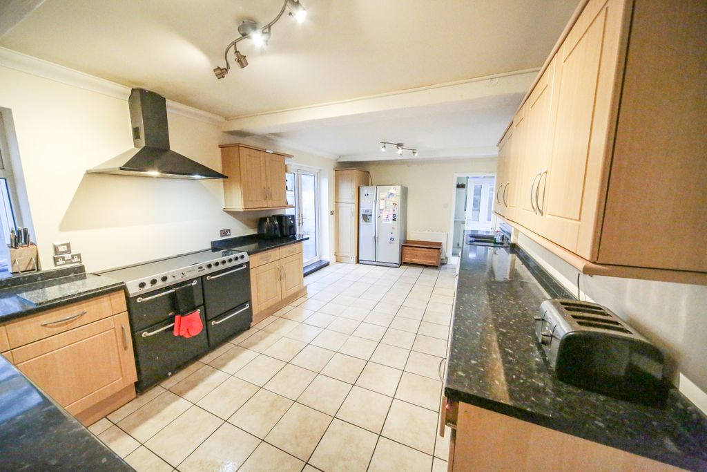 Property photo 2 of 30
