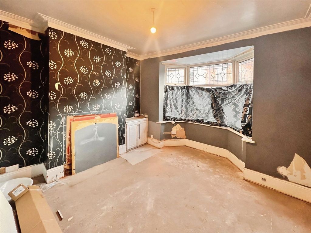 Property photo 2 of 12 Lounge